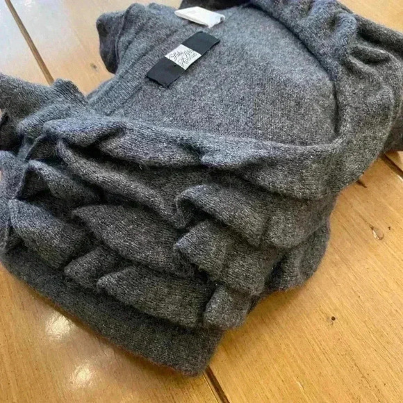 Cashmere Gray Sweater, size large, excellent condition - Picture 11 of 11